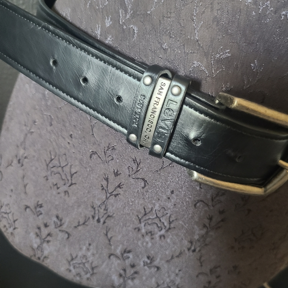 Black Levi's mens belt 34-36